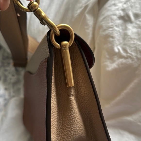 Coach crossbody adjustable straps perfect bag for fall season. Brand new - Picture 4 of 7